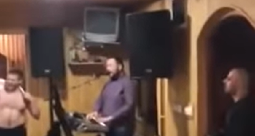 korona parti mitraljez