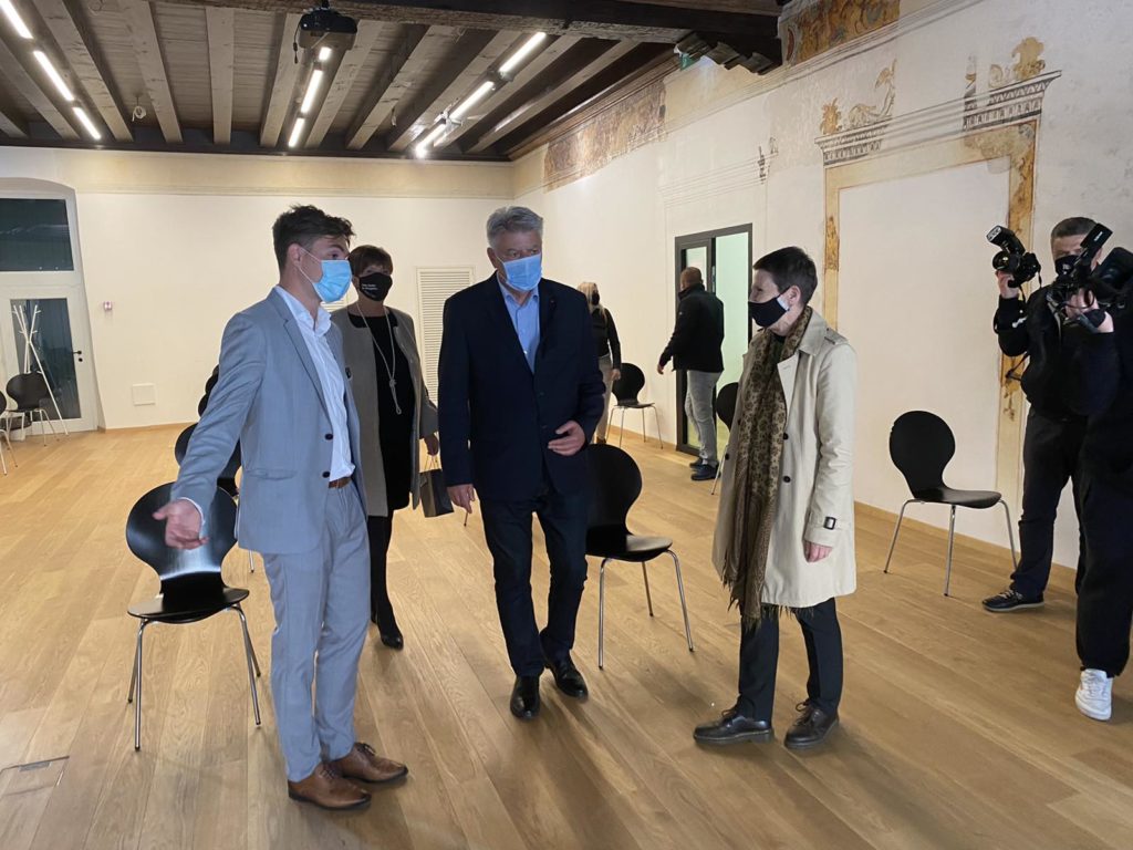 IMG-e26bce79dd246073d61a1226491c03dd-V-1024x768