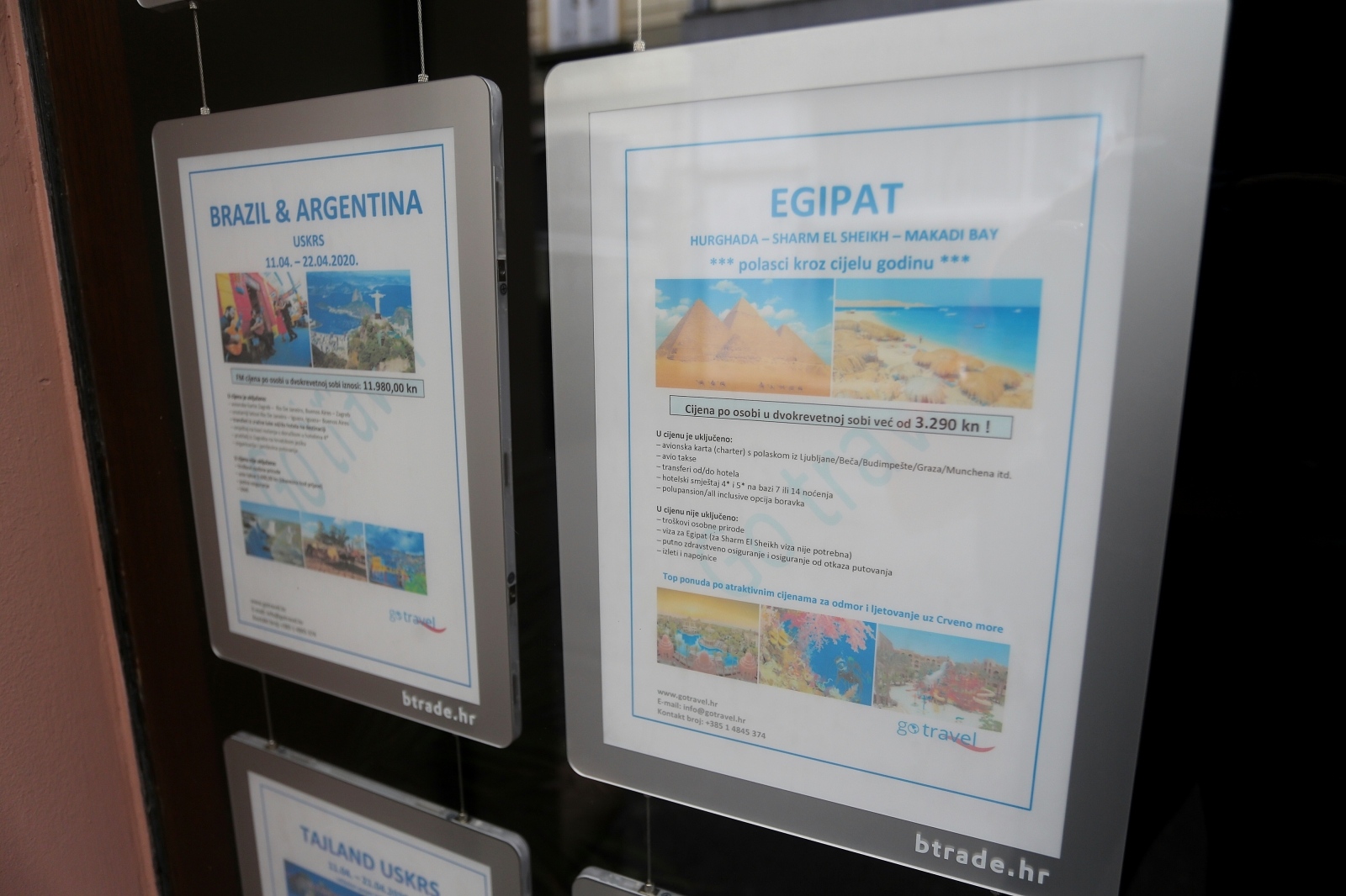 Izlozi turističkih agencija i ponuda za putovanja