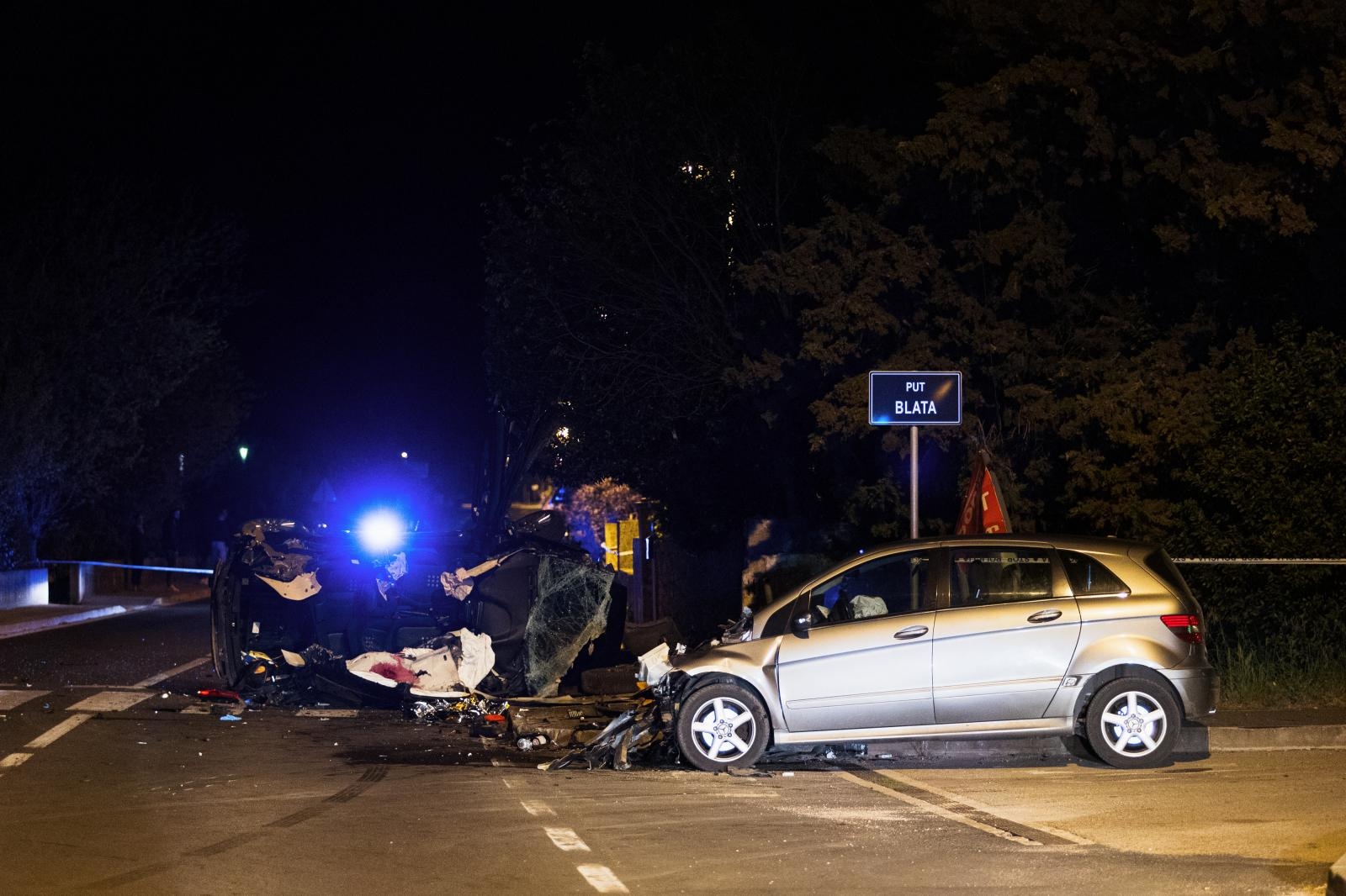 Dvoje mrtvih u prometnoj nesreći u mjestu Kožino nedaleko Zadra Dvoje mrtvih u prometnoj nesreći u mjestu Kožino nedaleko Zadra