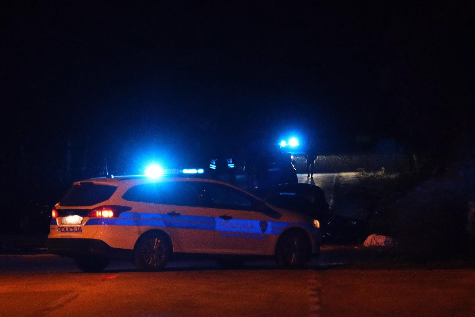 Knin: Dvije osobe smrtno stradale u sudaru dva automobila Knin: Dvije osobe smrtno stradale u sudaru dva automobila