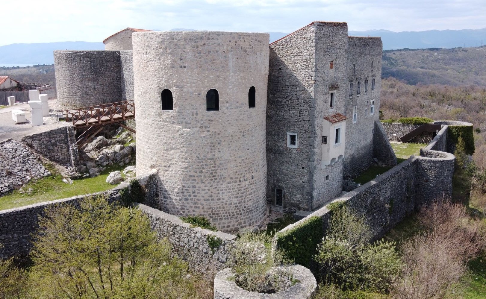grobnik kaštel dron 3