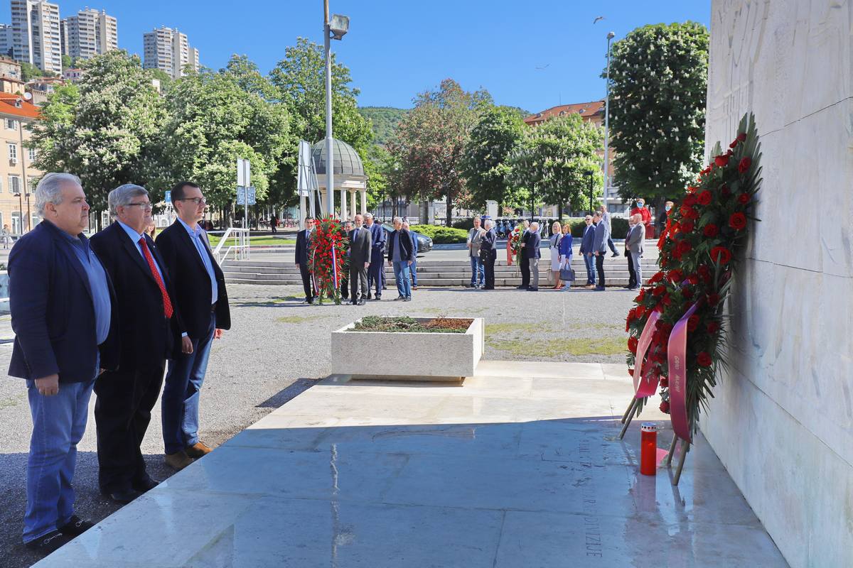 Dan-pobjede-nad-fašizmom-polaganje-vijenaca-2