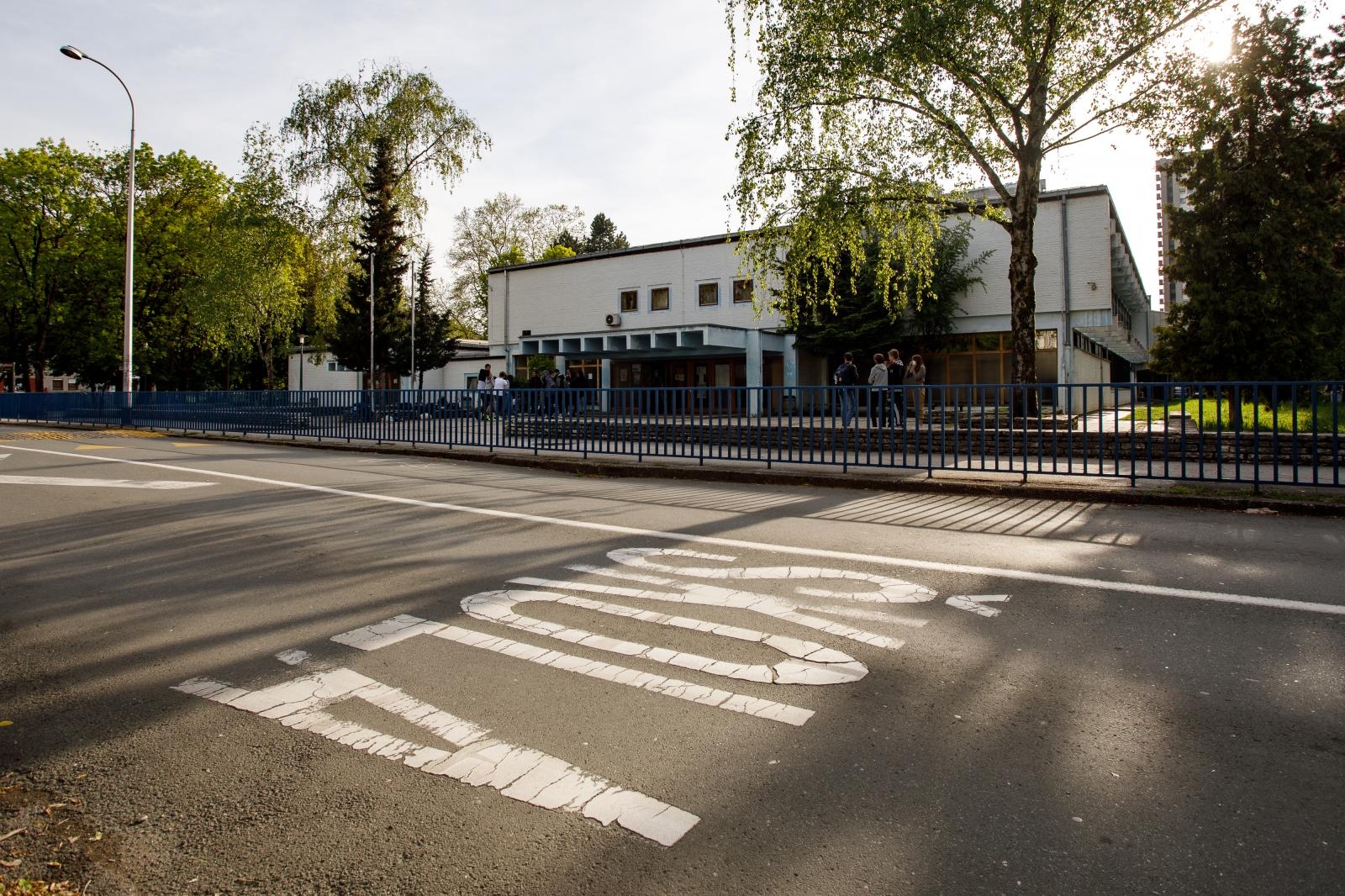 Zagreb: Osnovna škola Josipa Račića u naselju Srednjaci