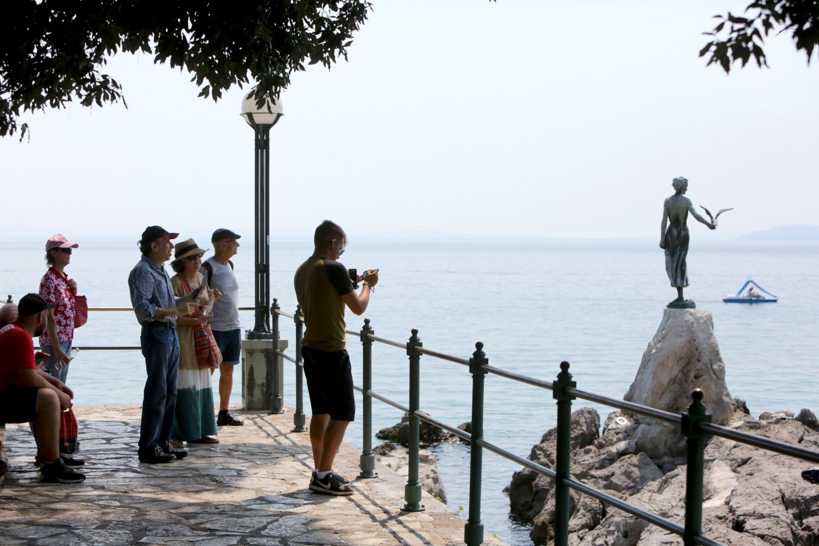 Opatija: Poznata šetnica nekima služi kao sušilo za ručnike