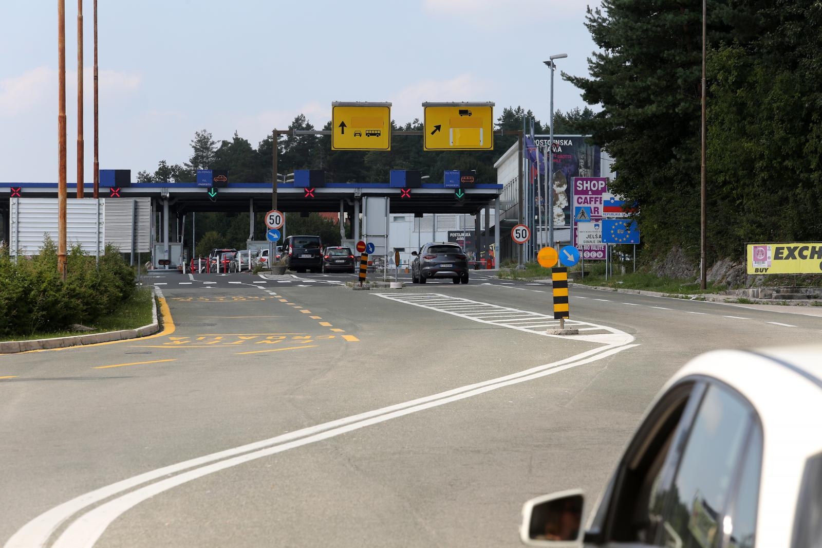 Prazan granični prijelaz Rupa u poslijepodnevnim satima
