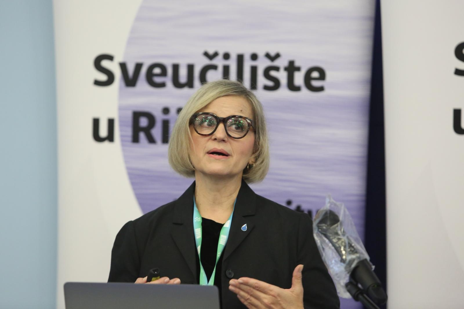 Rijeka: Ivan Đikić sudjelovao na znanstvenom skupu o virusu COVID-19 Rijeka: Ivan Đikić sudjelovao na znanstvenom skupu o virusu COVID-19