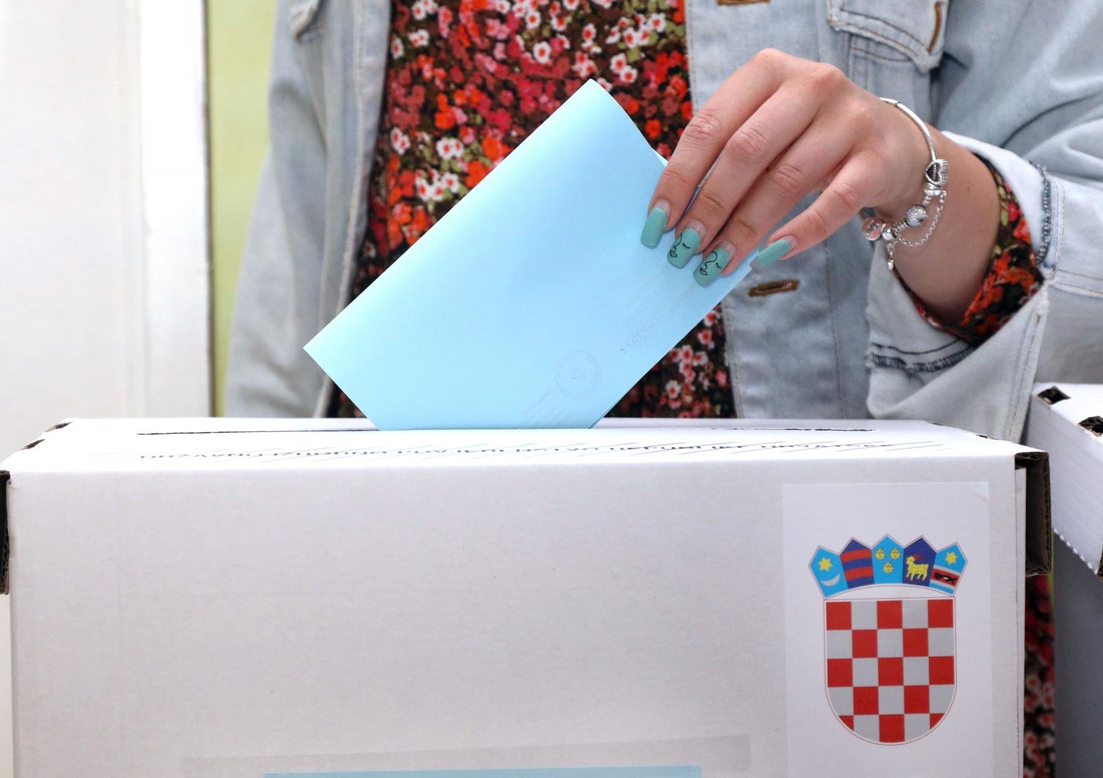 U Šibeniku otvorena birališta za drugi krug lokalnih izbora