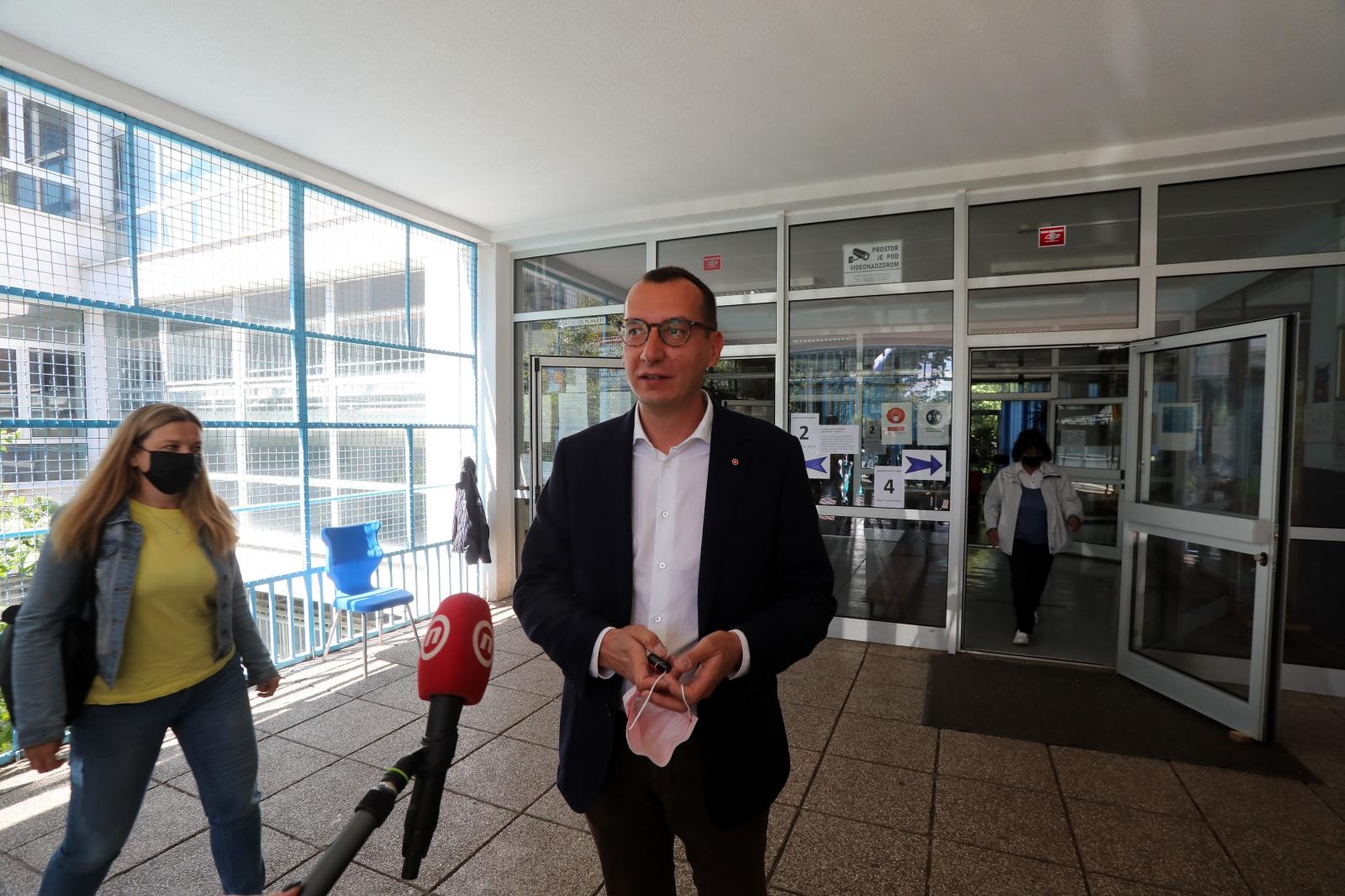 Kandidat za gradonačelnika Rijeke Marko Filipović izašao je na biralište