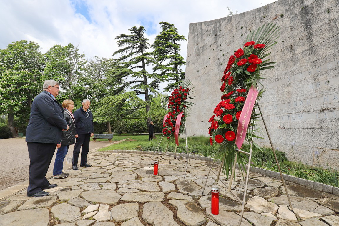Polaganje-vijenaca-spomenik-na-Trsatu-1