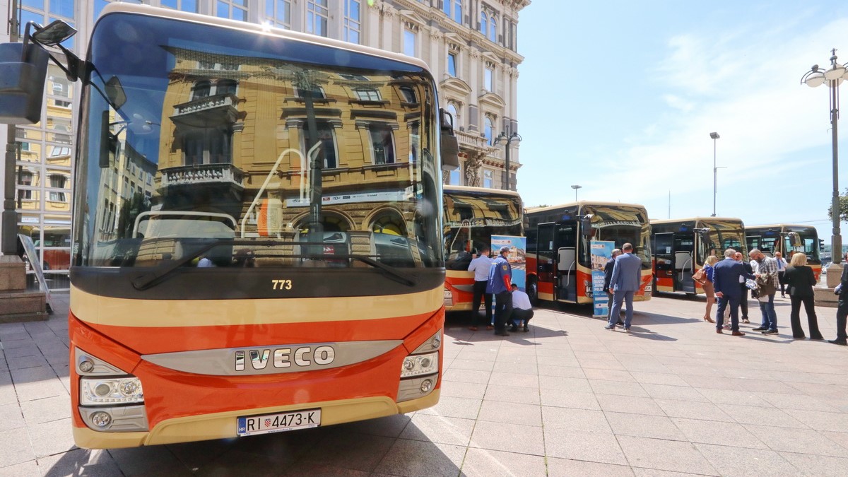 Predstavljanje-pet-novih-autobusa-Autotroleja-6 Predstavljanje-pet-novih-autobusa-Autotroleja-6