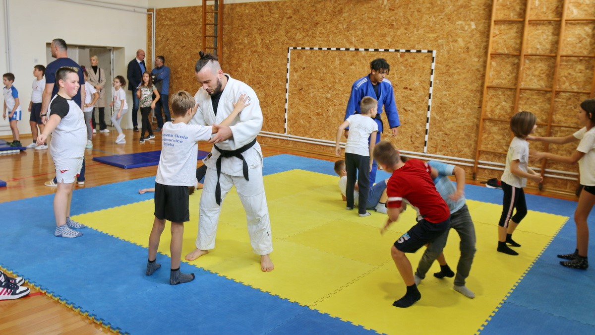 Predstavljen-projekt-Sportske-škole-grada-Rijeke-“Ri-Move”-u-OŠ-Podmurvice-8
