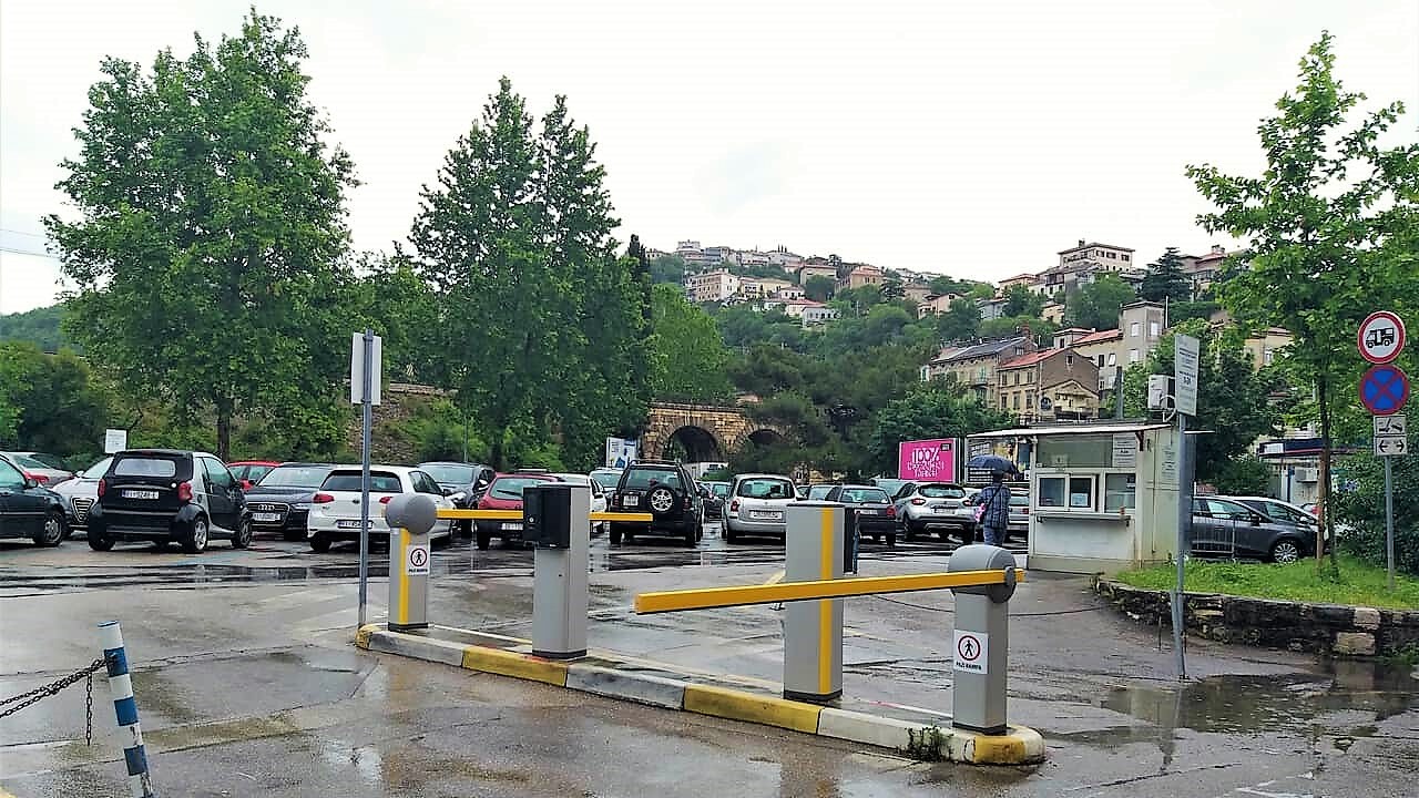 parkiralište školjić rijeka plus