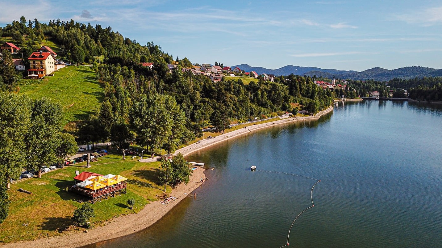 jezero bajer fužine priroda šuma