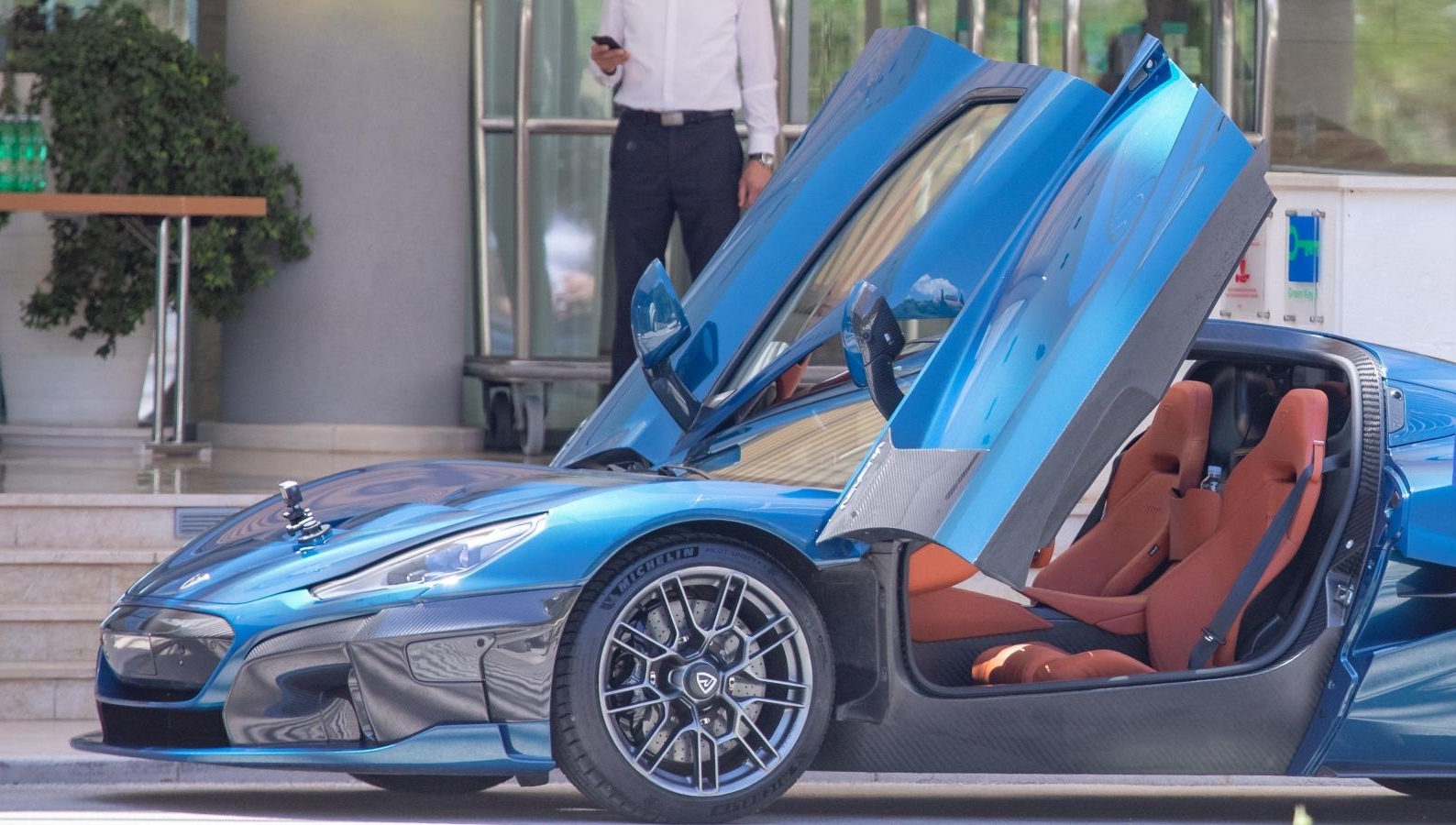 Dubrovnik: Potencijalni kupci dolaze na predstavljanje novog Rimčevog automobila Dubrovnik: Potencijalni kupci dolaze na predstavljanje novog Rimčevog automobila