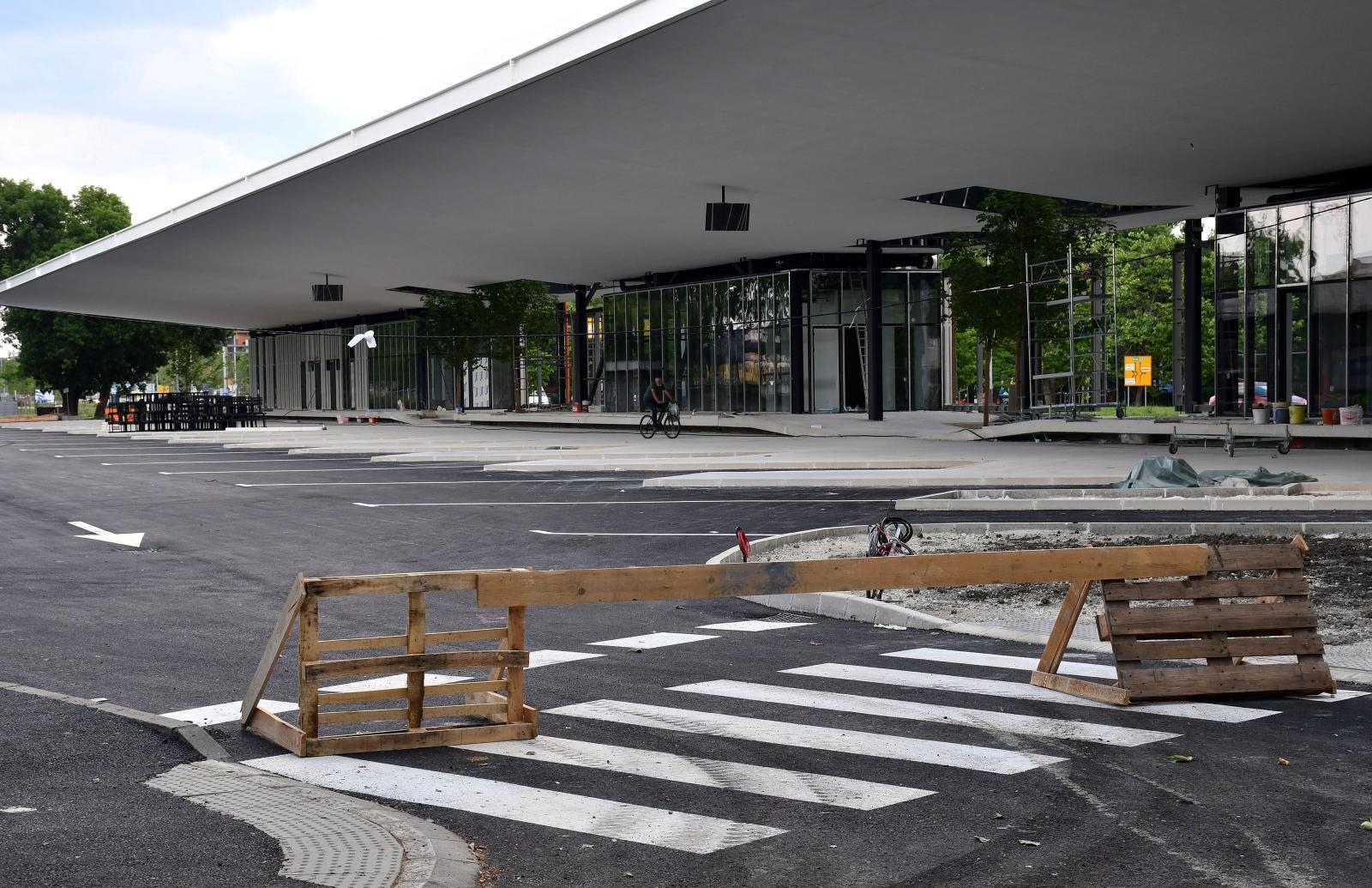 Slavonski Brod – Moderni autobusni kolodvor poprima vizure konačog izgleda..