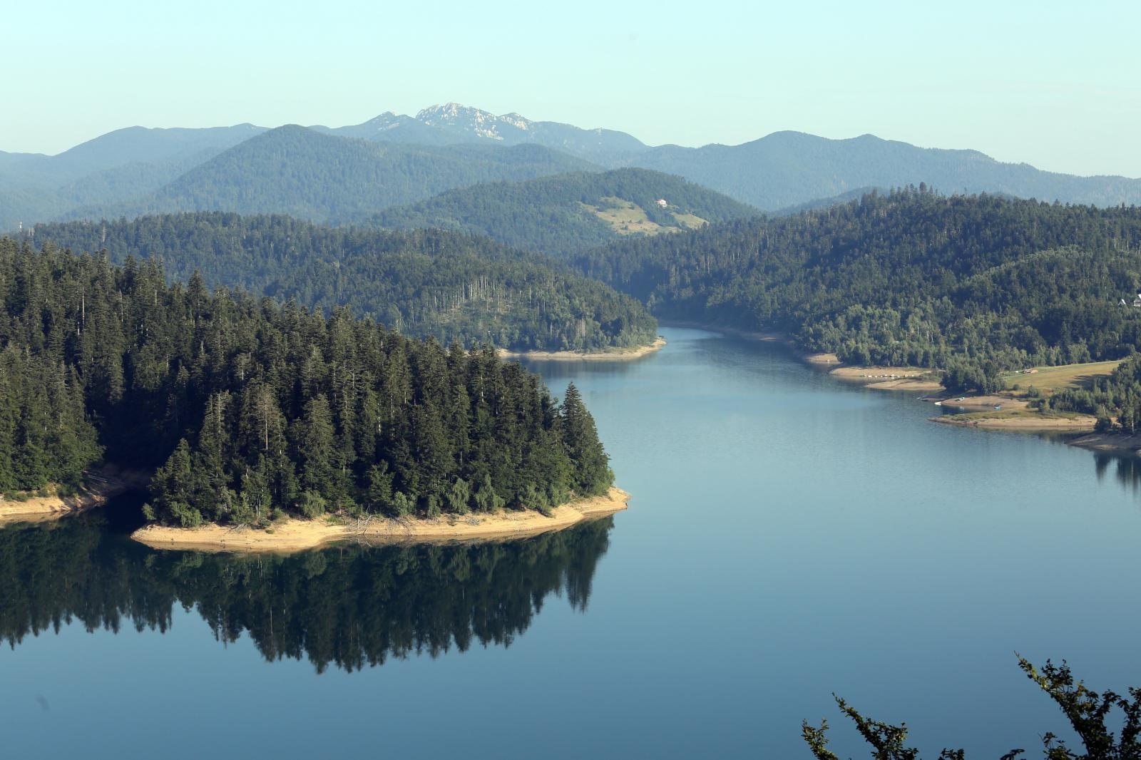 Lokvarsko jezero u Gorskom kotaru