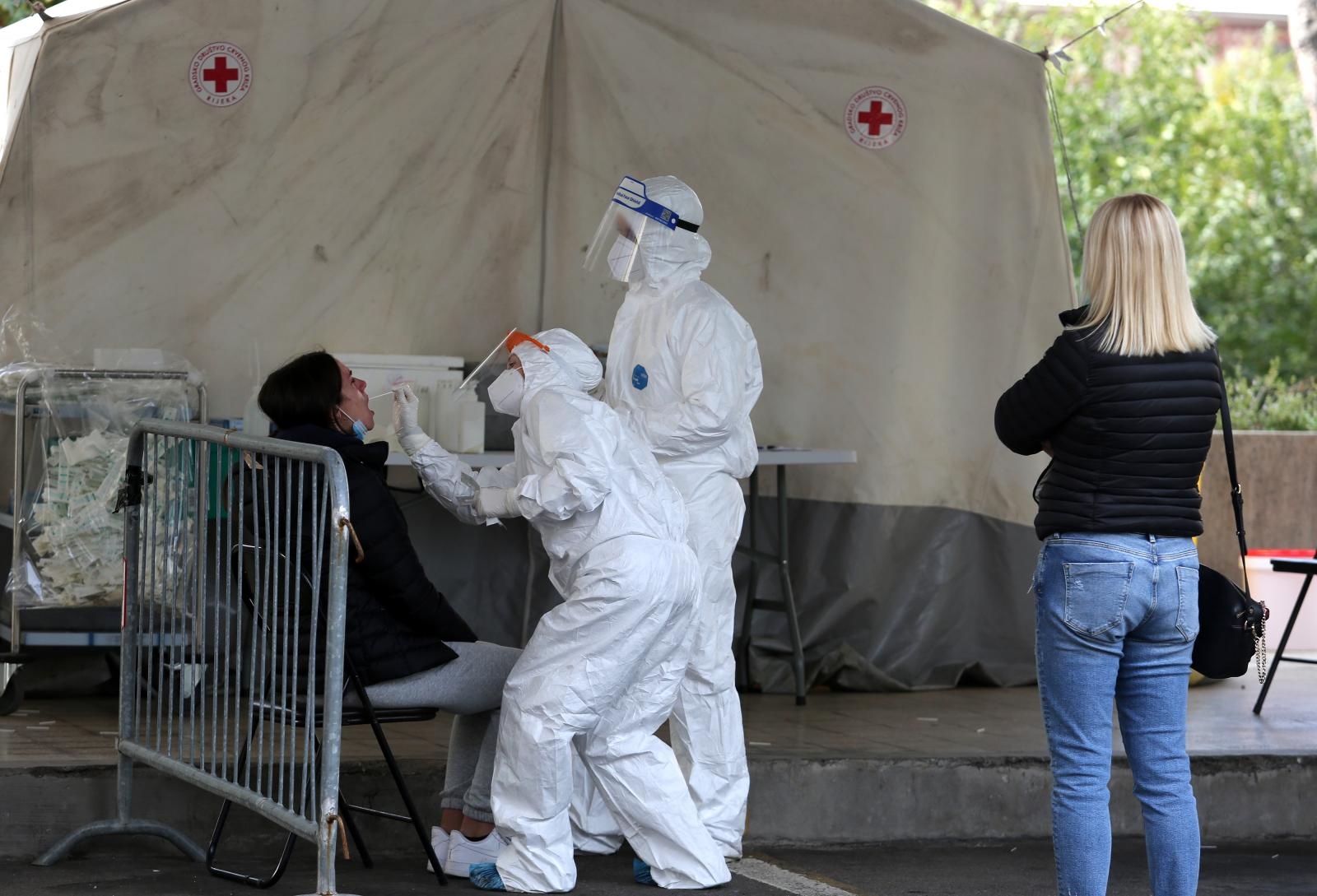 Testiranje građana na virus COVID-19 u Rijeci Testiranje građana na virus COVID-19 u Rijeci