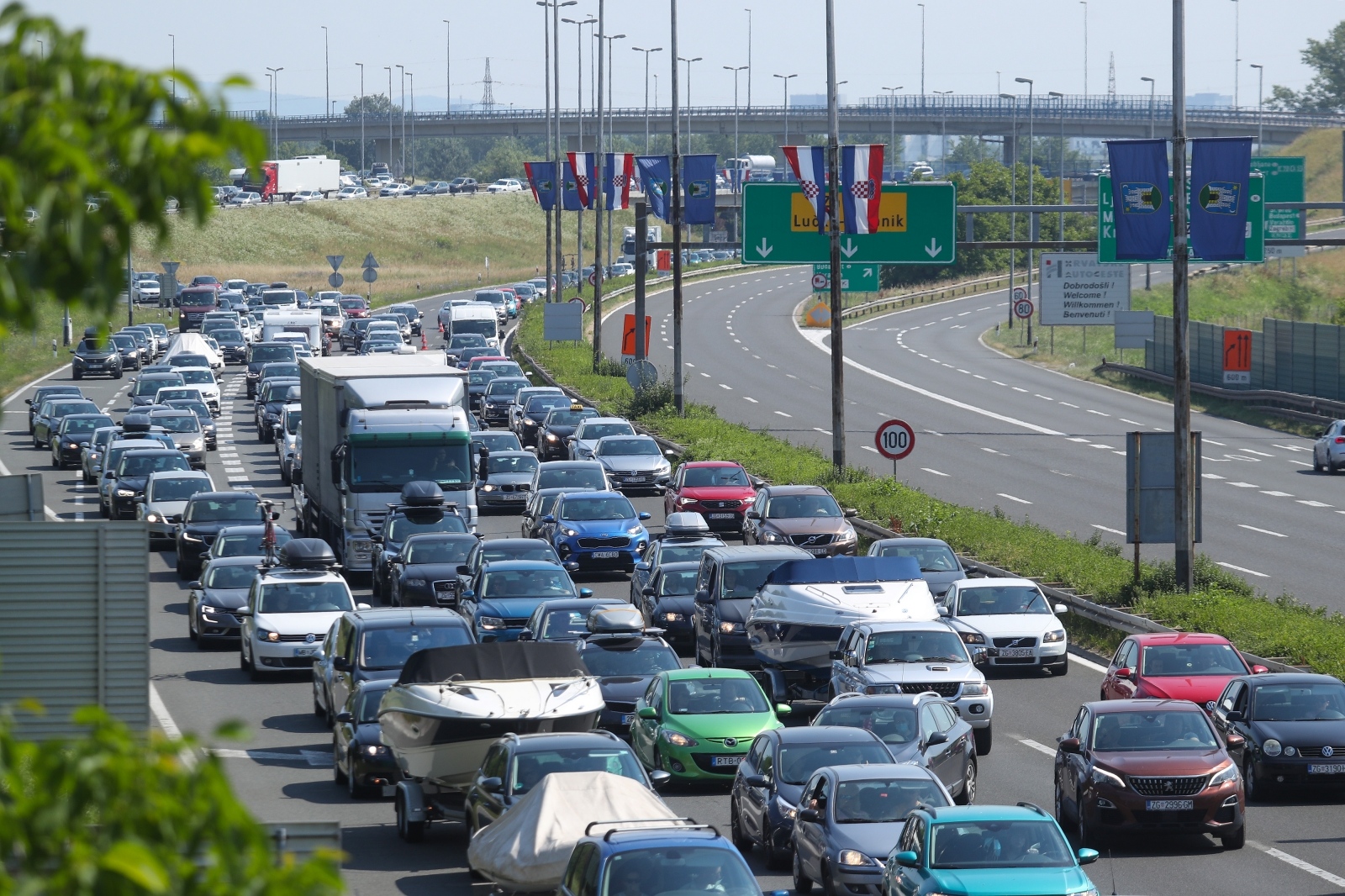 Zagreb: Gužva na naplatnim kućicama Lučko u smjeru prema moru