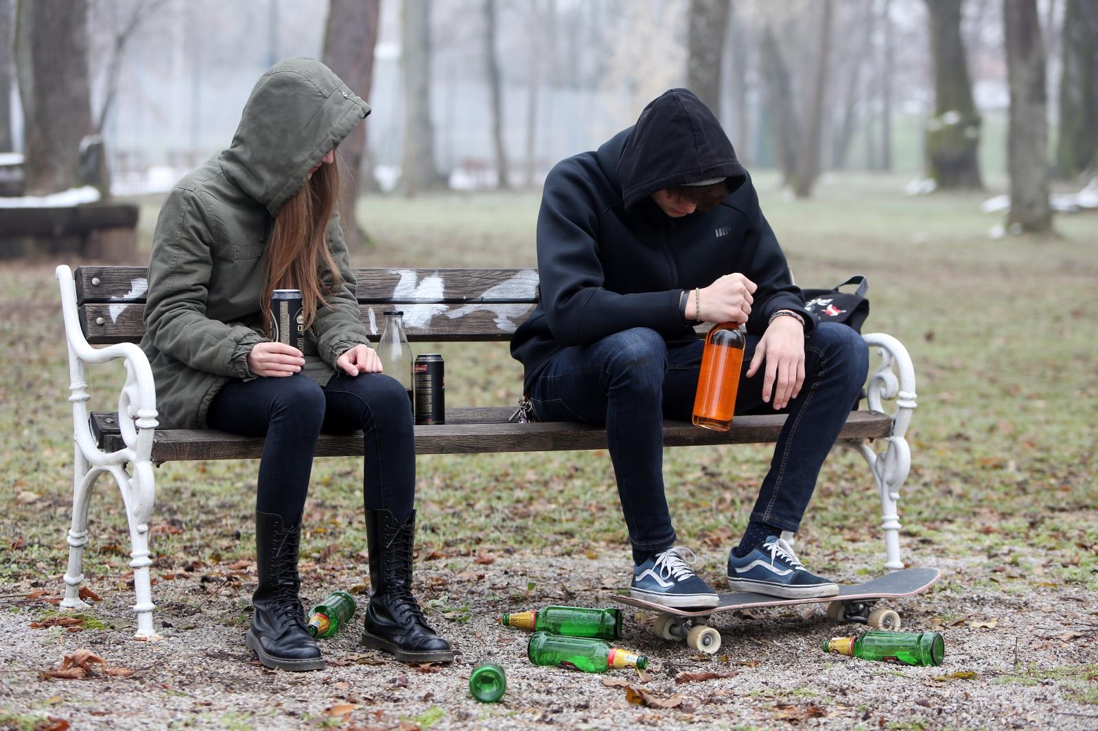 Maloljetnici pod utjecajem alkohola Maloljetnici pod utjecajem alkohola