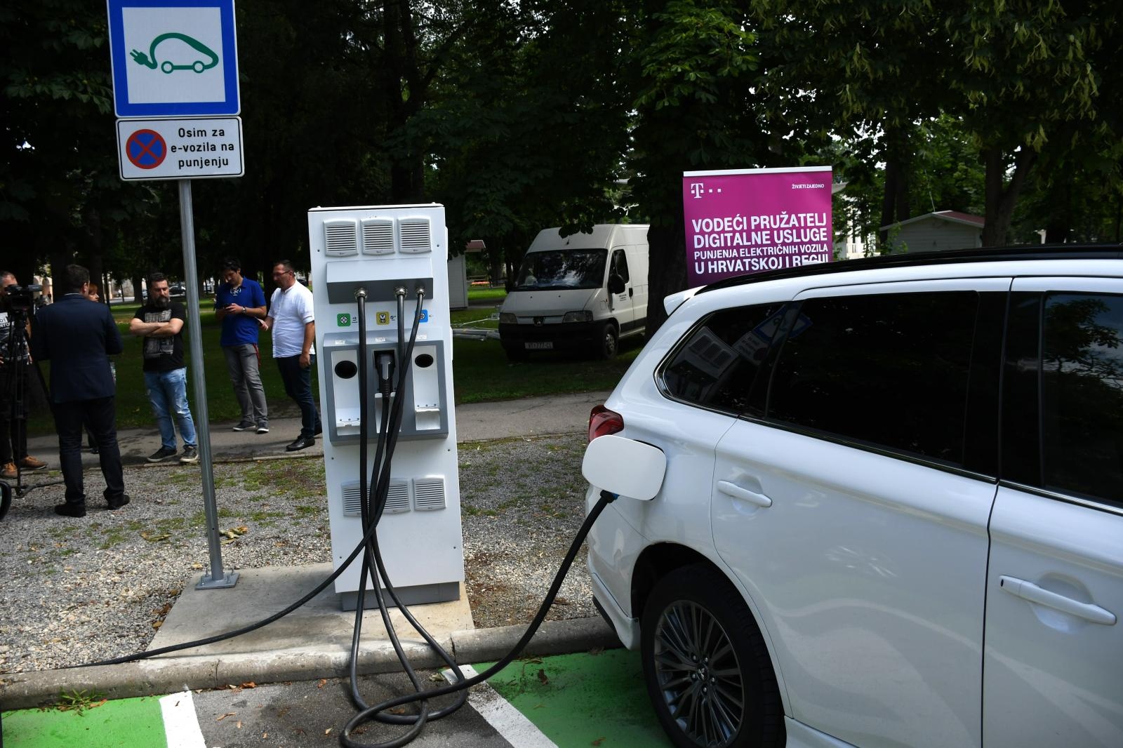 U Bjelovaru otvorena prva e-punionica za električne automobile