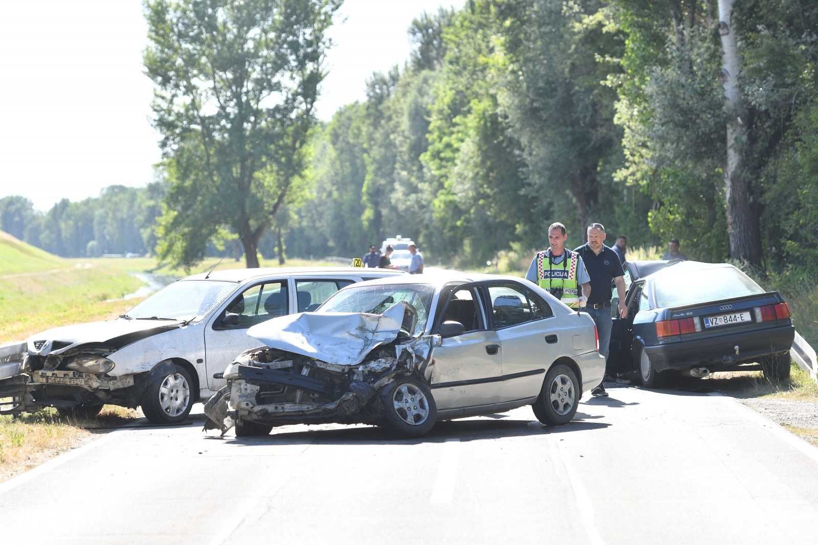 U sudaru tri osobna automobila kod Preloga smrtno je stradala jedna osoba