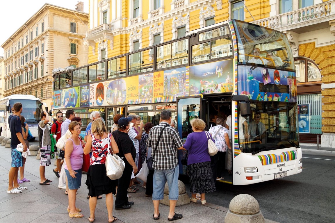 Turistički autobus rijeka