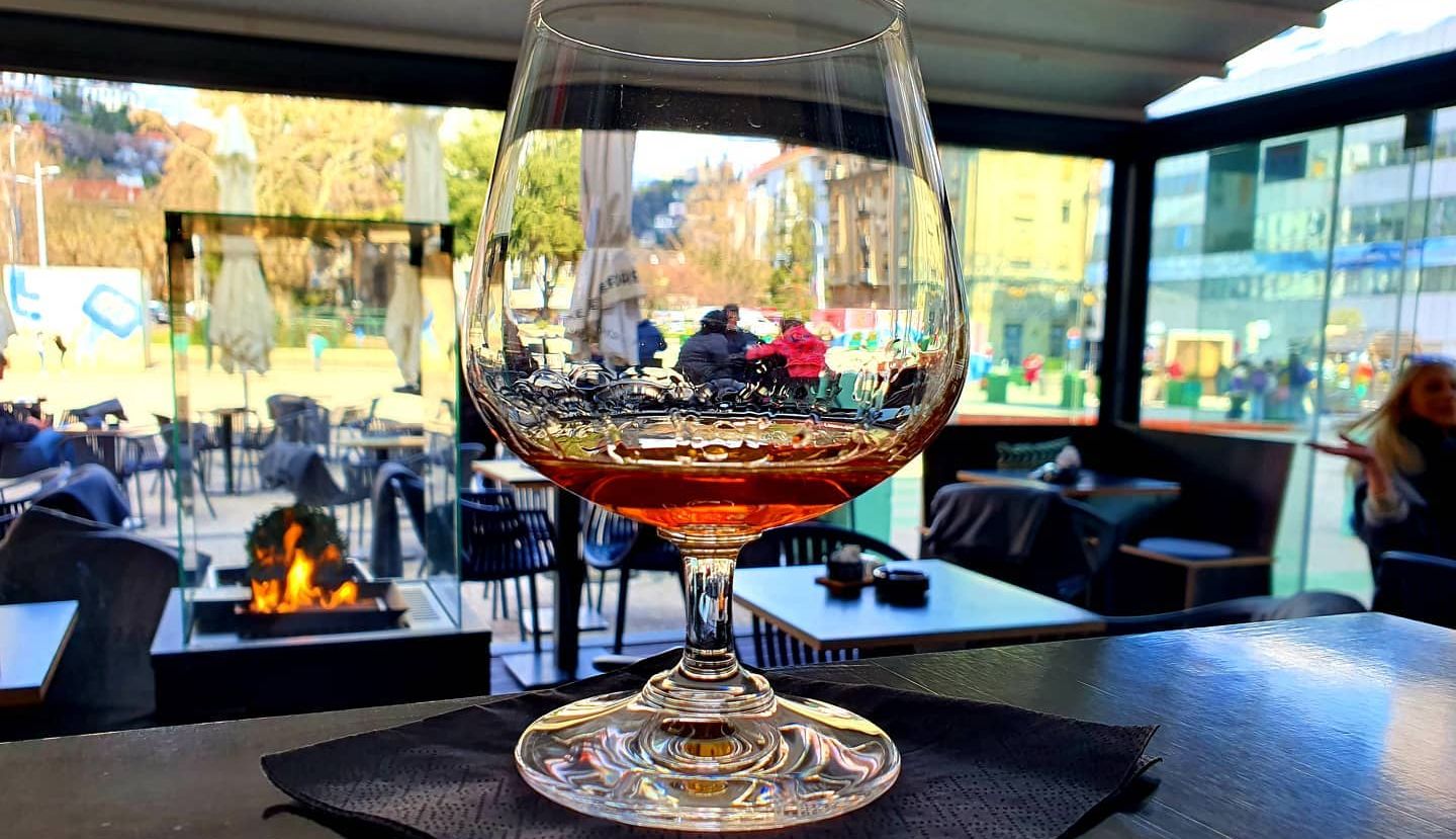 kancelarija bar