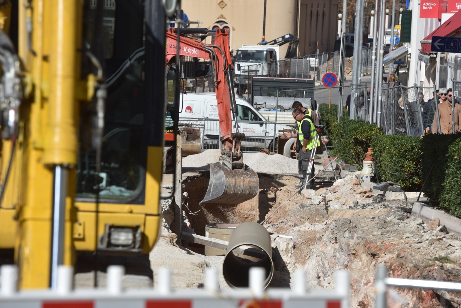 Radovi na sustavu kanalizacije u Šibeniku u potpunosti otežali promet u centru grada