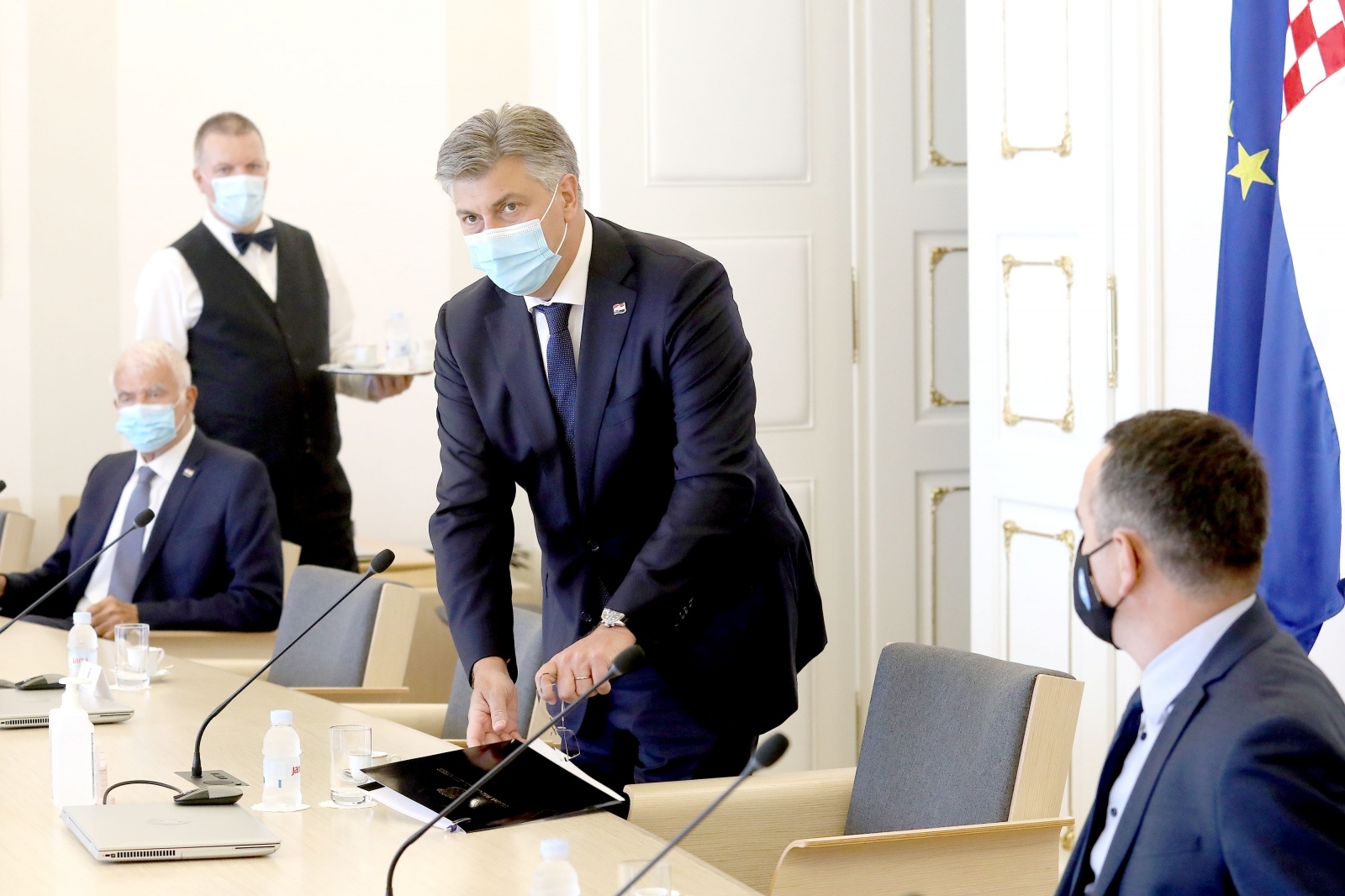 Zagreb: Andrej Plenković sastao se sa izaslanstvo Viteškog alkarskog društva Sinj Zagreb: Andrej Plenković sastao se sa izaslanstvo Viteškog alkarskog društva Sinj