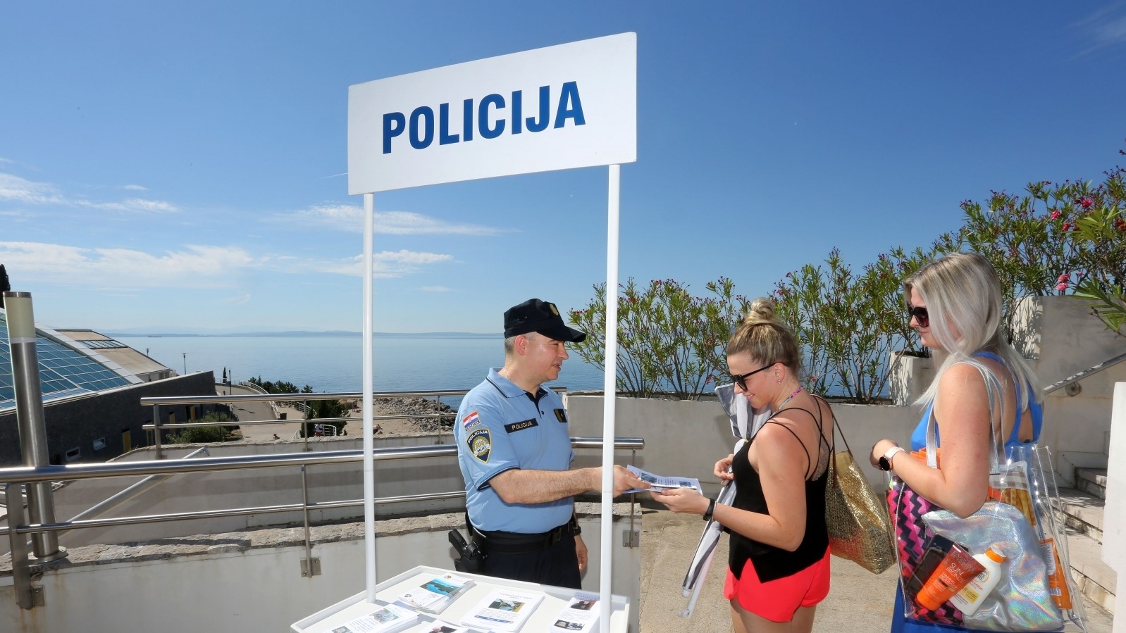 Rijeka: MUP postavio Info pult na plaži Ploče