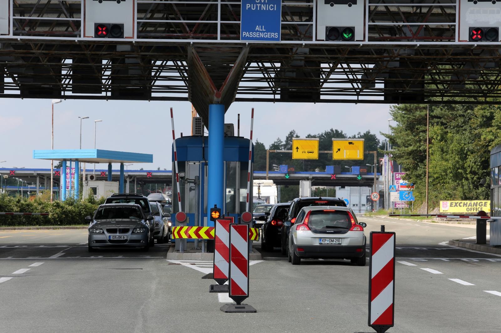 Prazan granični prijelaz Rupa u poslijepodnevnim satima Prazan granični prijelaz Rupa u poslijepodnevnim satima
