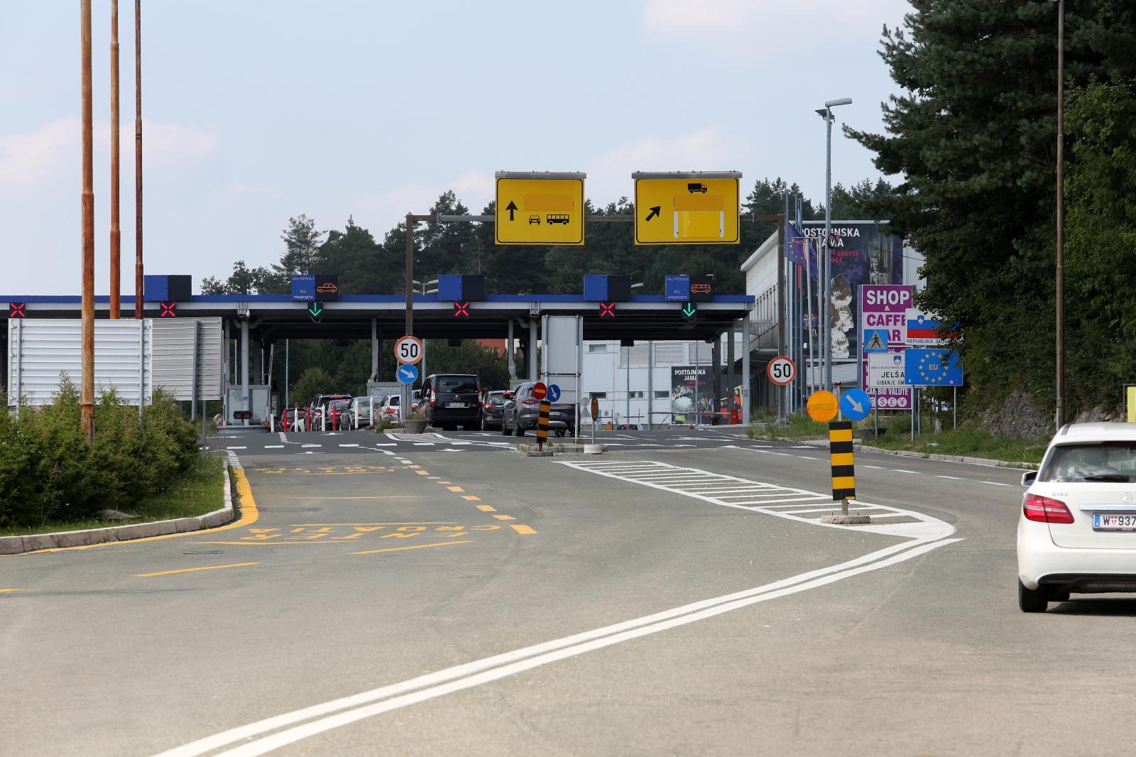Prazan granični prijelaz Rupa u poslijepodnevnim satima