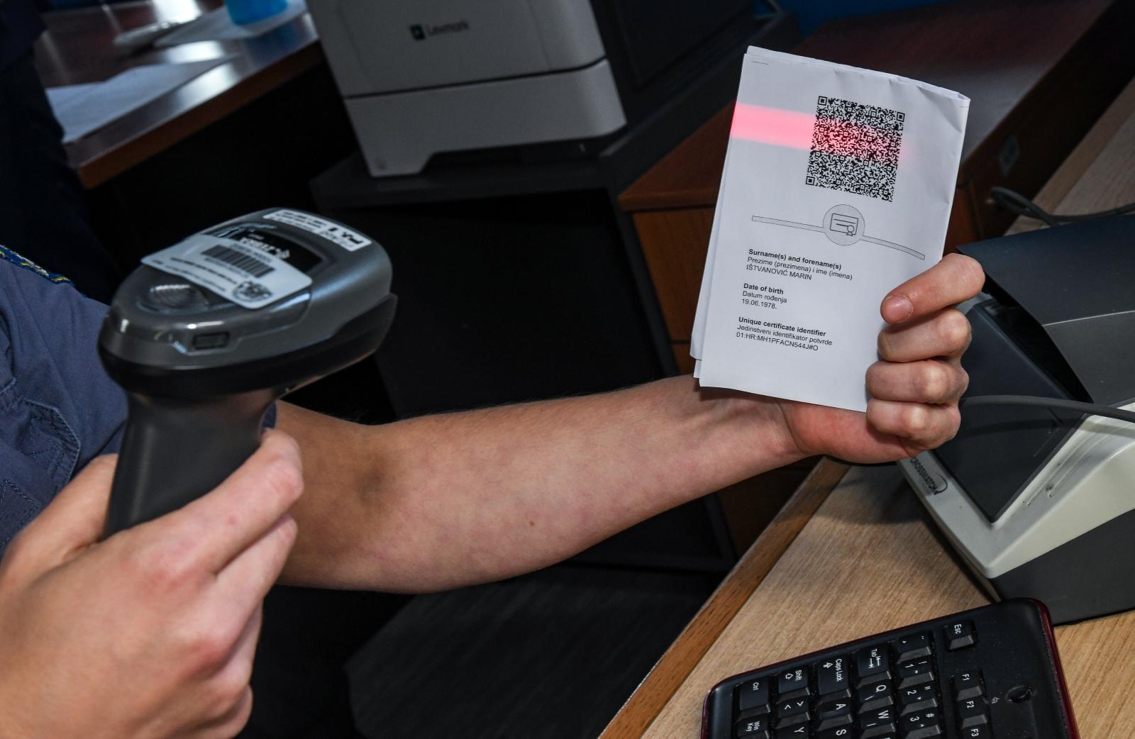Na GP Bregana demonstriran prelazak gradnice s EU digitalnom COVID potvrdom Na GP Bregana demonstriran prelazak gradnice s EU digitalnom COVID potvrdom