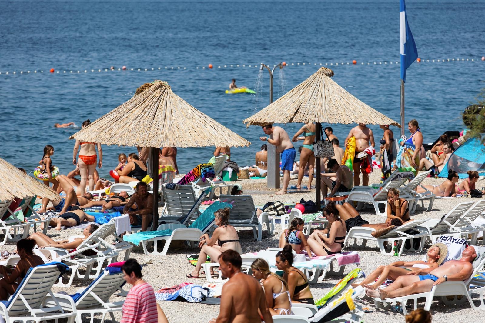 Zadar: Plaža Kolovare puna je kupača Zadar: Plaža Kolovare puna je kupača