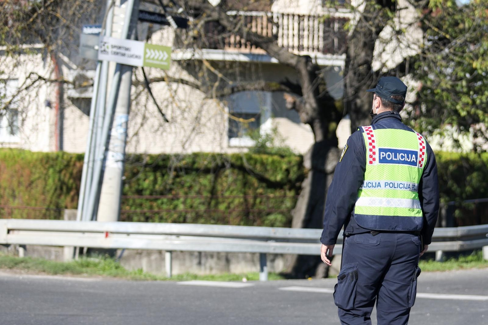 Zagreb: Očevid na mjestu prometne nesreće u Ježdovečkoj ulici Zagreb: Očevid na mjestu prometne nesreće u Ježdovečkoj ulici