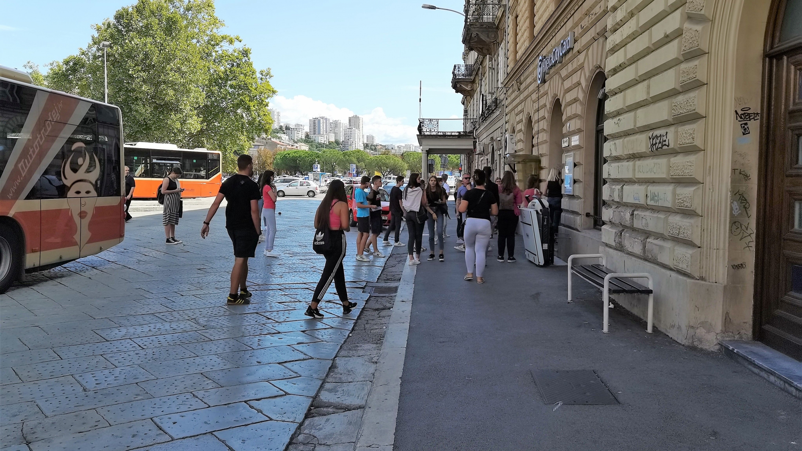 autotrolej jelačićev trg red 14