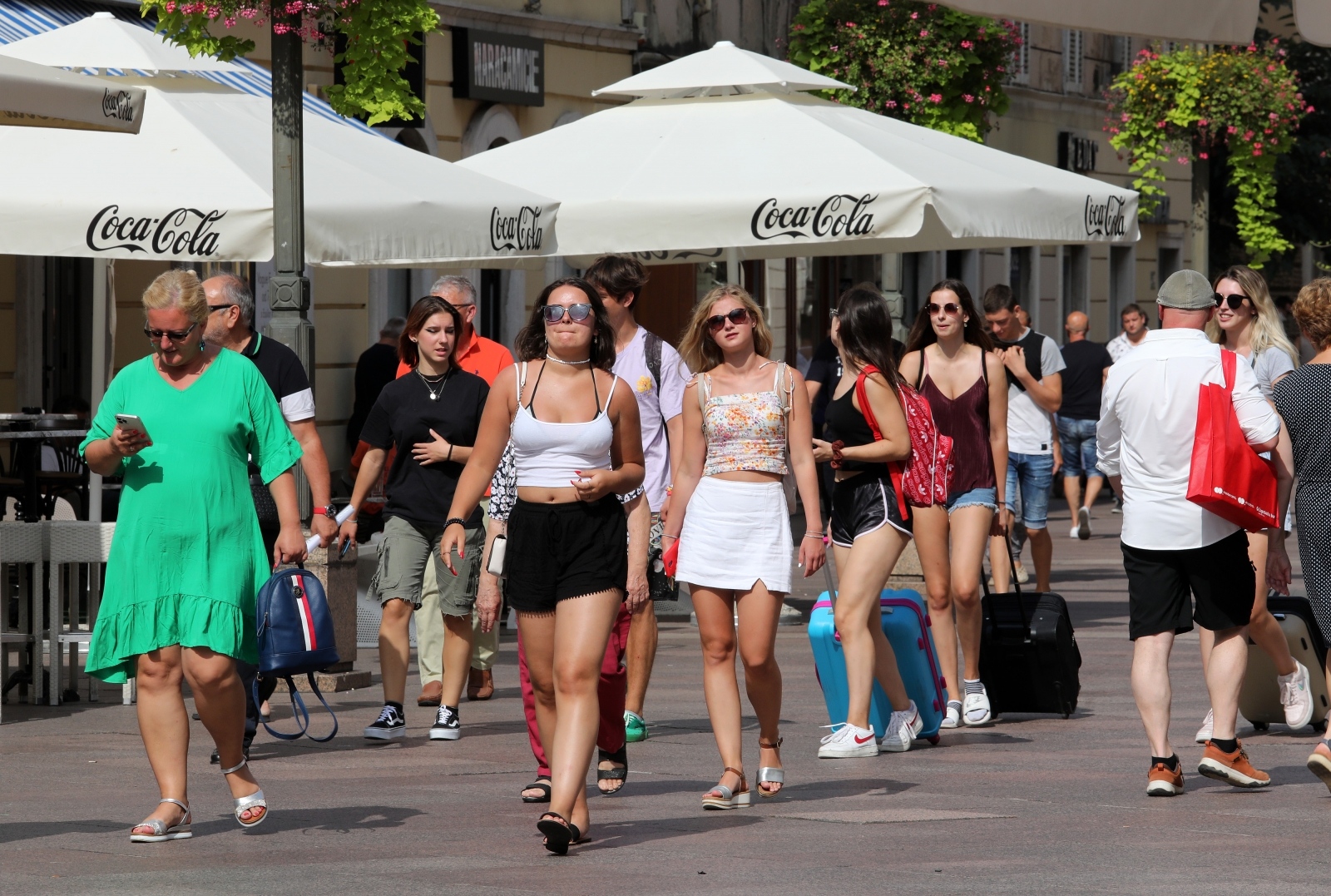 Šetači i turisti na riječkom Korzu Šetači i turisti na riječkom Korzu