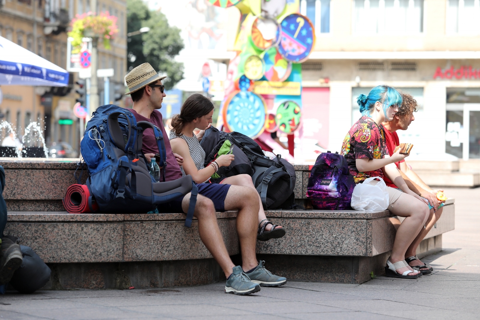 Šetači i turisti na riječkom Korzu Šetači i turisti na riječkom Korzu