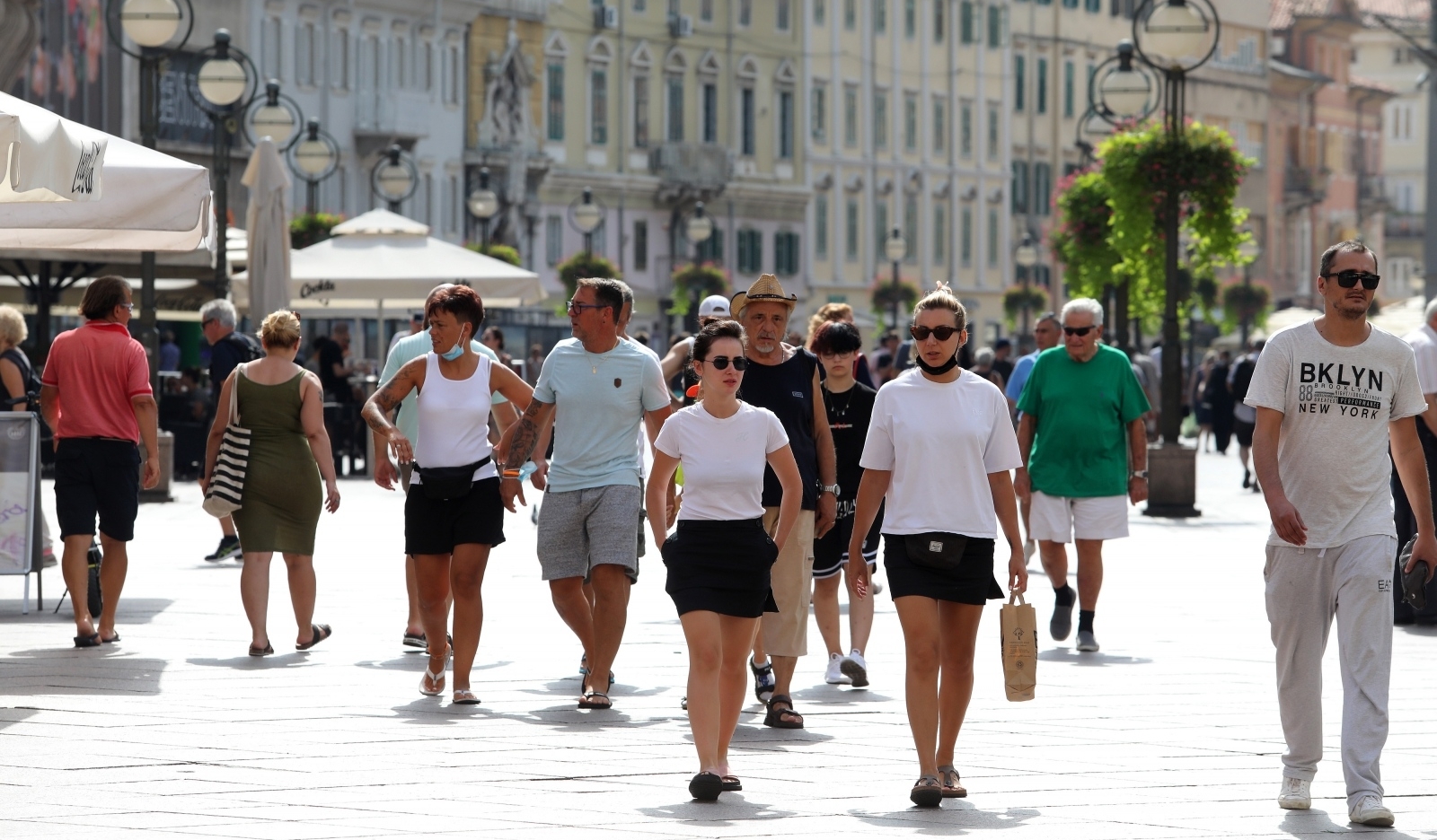 Šetači i turisti na riječkom Korzu Šetači i turisti na riječkom Korzu