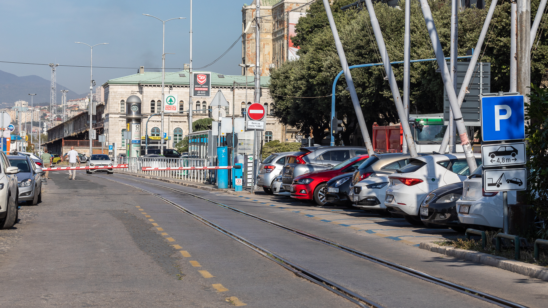 Ilustrativna Rijeka Riva parking-17