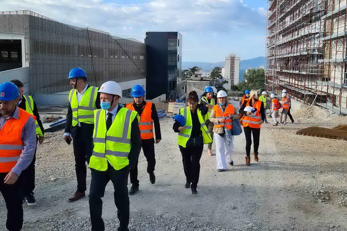 Obilazak-gradilišta-nove-bolnice-na-Sušaku-za-članove-Gradskog-vijeća-Grada-Rijeke-11