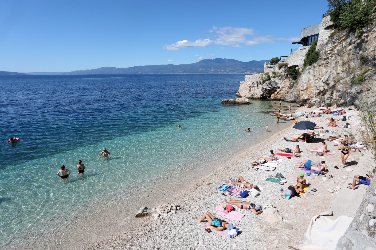 Rijeka: Prvog dana rujna gradska plaža Sablićevo puna je kupača Rijeka: Prvog dana rujna gradska plaža Sablićevo puna je kupača