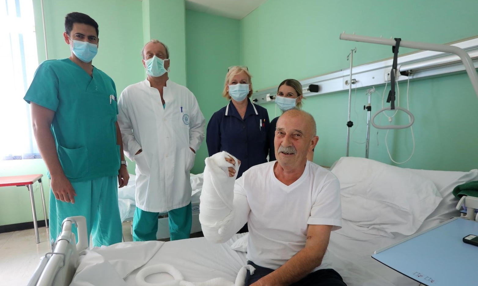 Nakon iznimno zahtjevne operacije pacijentu spašena desna ruka u KBC Rijeka