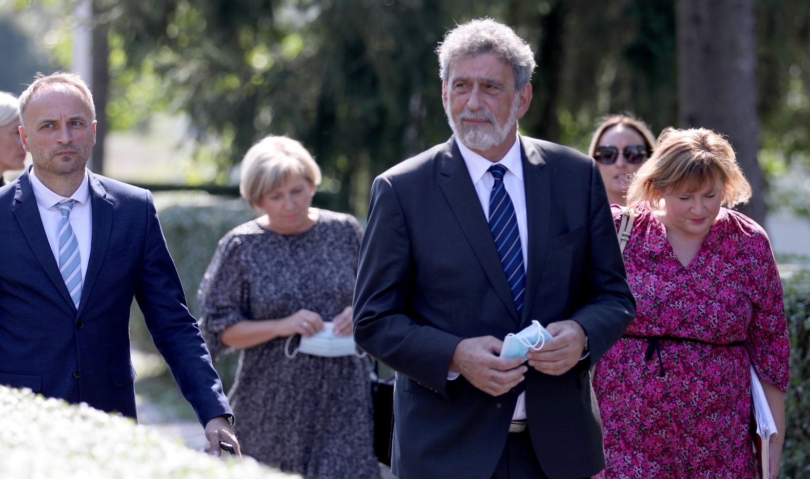Ministar Fuchs došao dati podršku ravnatelju škole u Krapinskim Toplicama Ministar Fuchs došao dati podršku ravnatelju škole u Krapinskim Toplicama