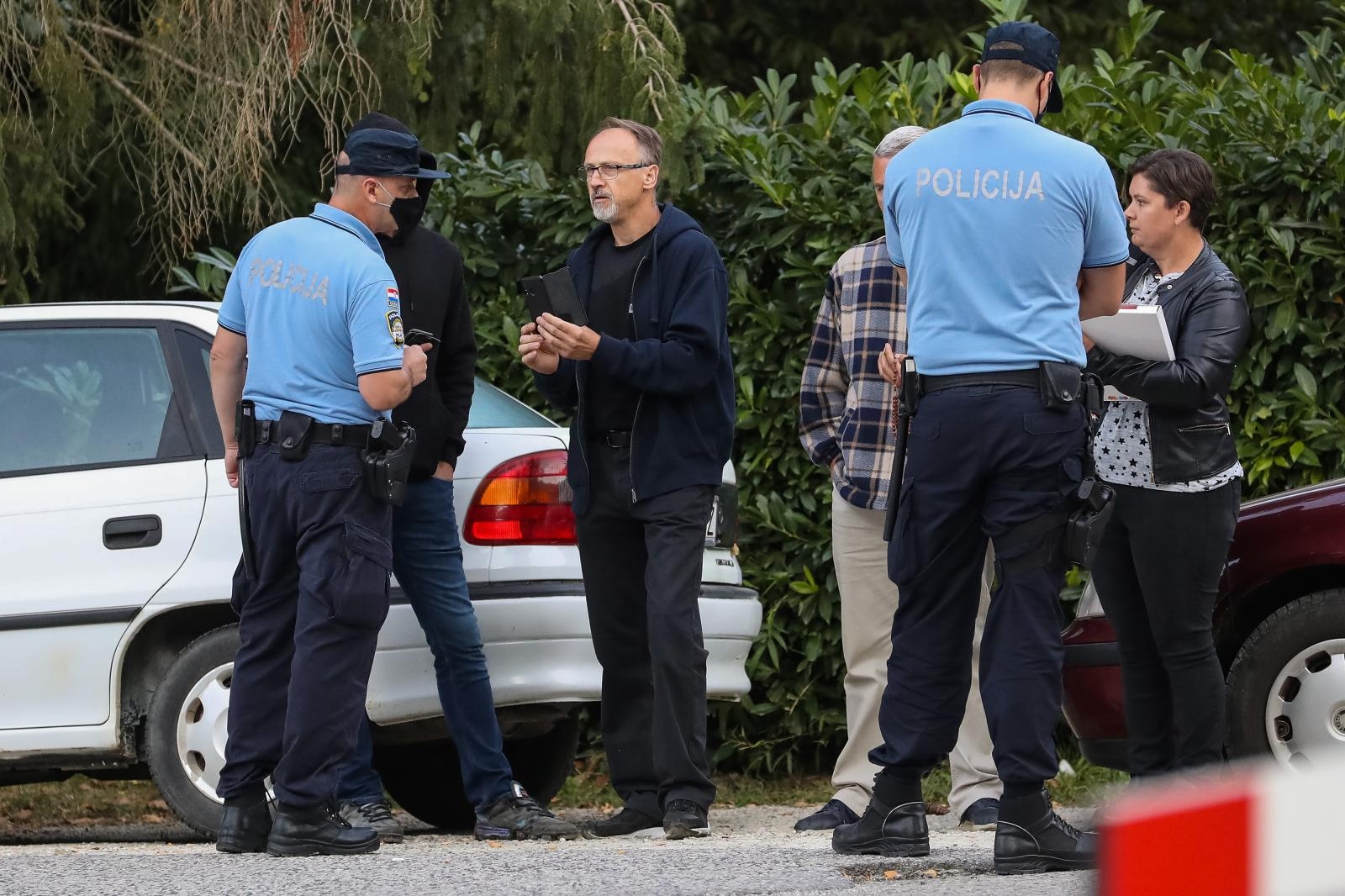 Jedna osoba privedena je ispred škole u Krapinskim Toplicama