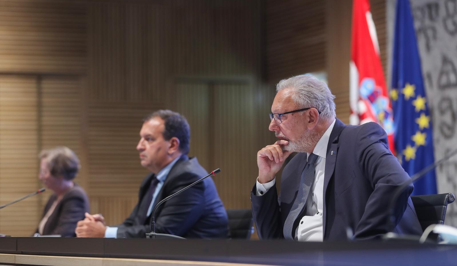Stožer o narudžbi novog, inovativnog cjepiva i zaštiti malodobnih