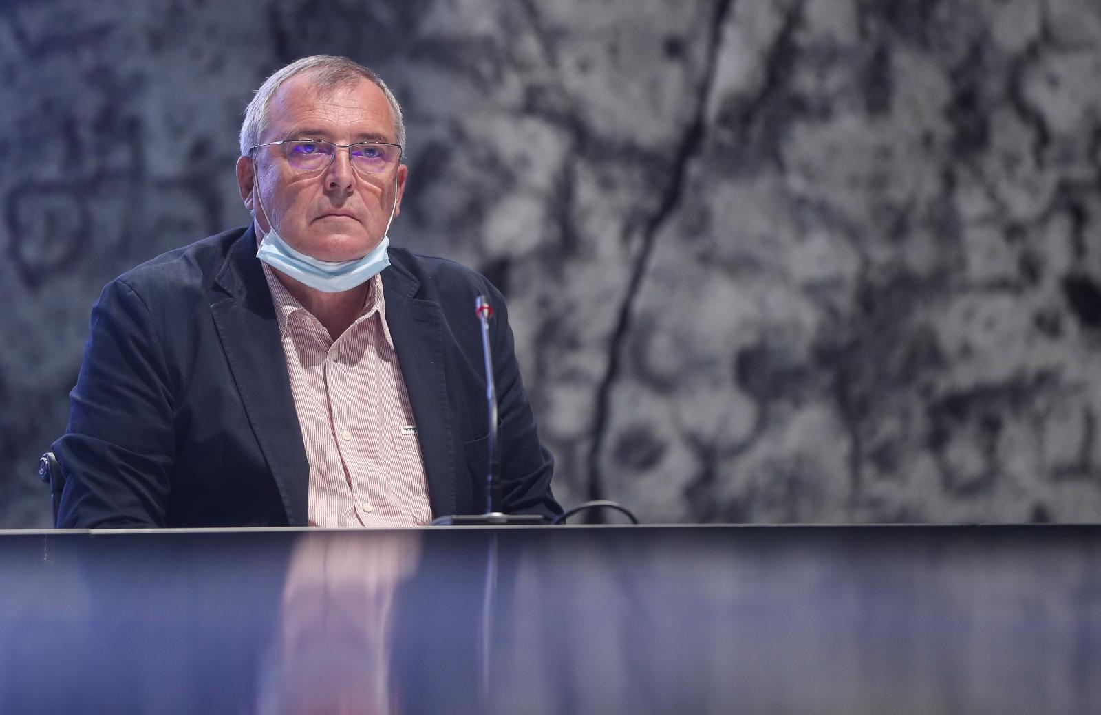 Stožer o narudžbi novog, inovativnog cjepiva i zaštiti malodobnih Stožer o narudžbi novog, inovativnog cjepiva i zaštiti malodobnih