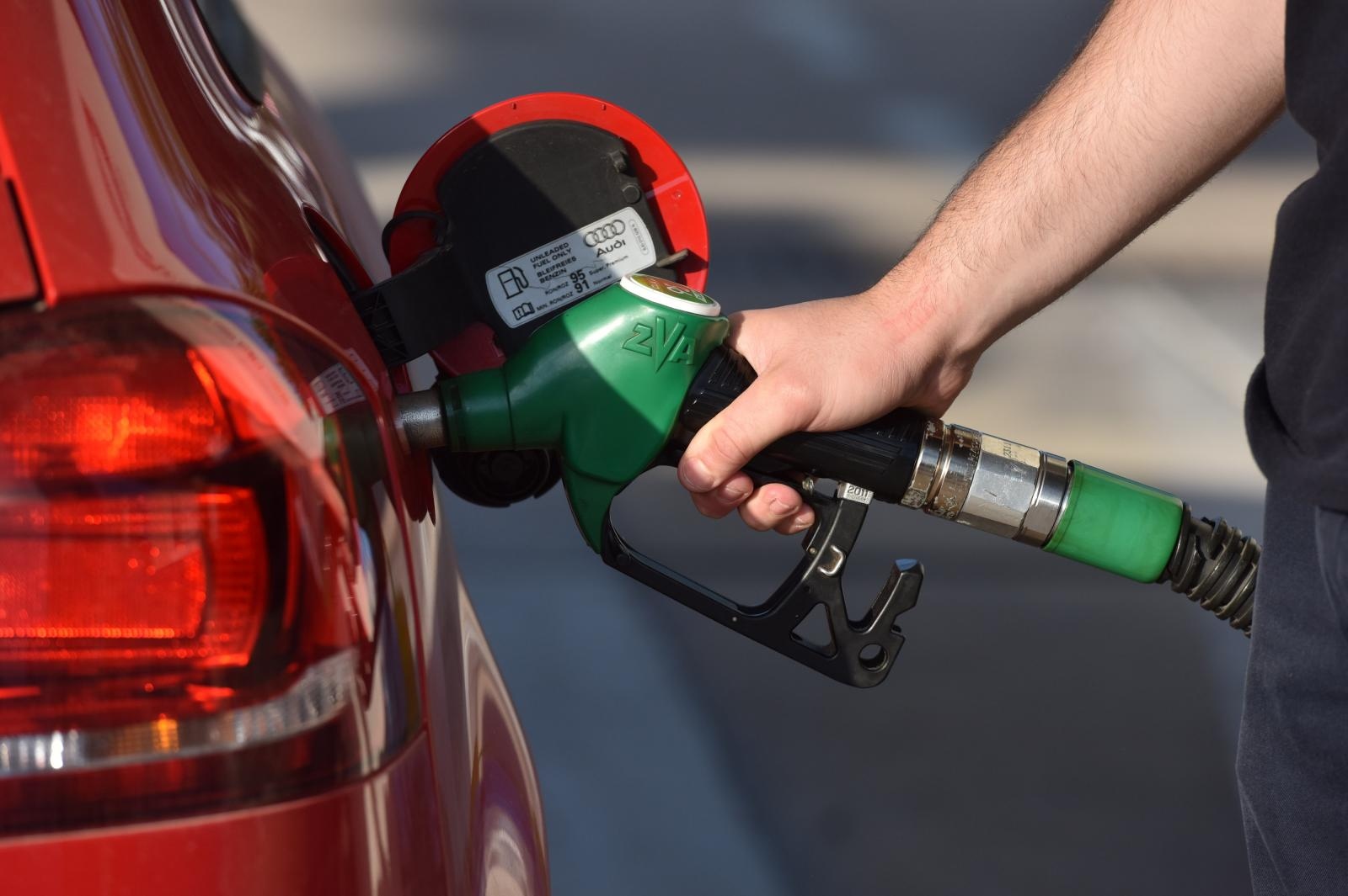 bezin auto pumpa točenje bezin auto pumpa točenje