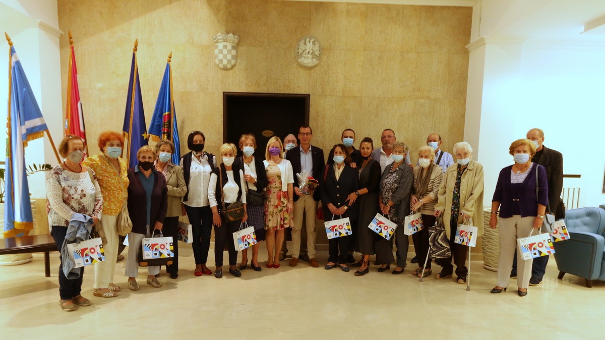 Prijem-za-predsjednike-riječkih-klubova-za-umirovljenike-i-starije-osobe-1